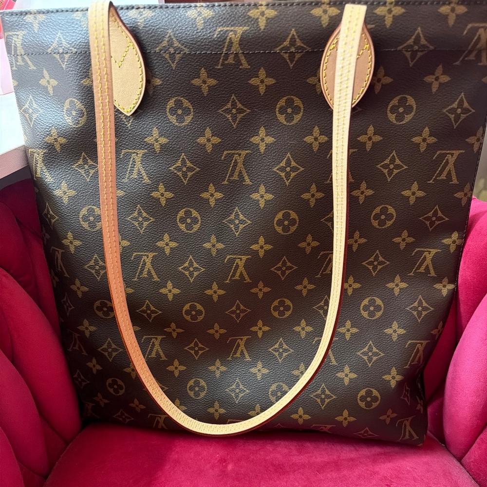 Louis Vuitton- Carry IT Monogram Tote
